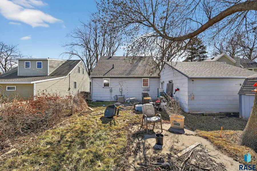 105 6th St W, Clear Lake, SD 57226 - #3