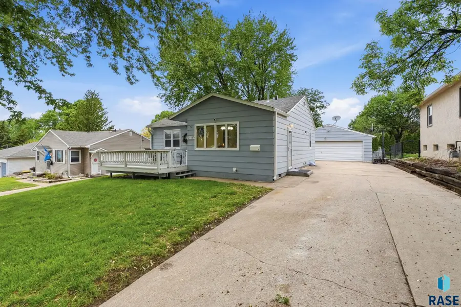 3112 E 18th St, Sioux Falls, SD 57103 - #2