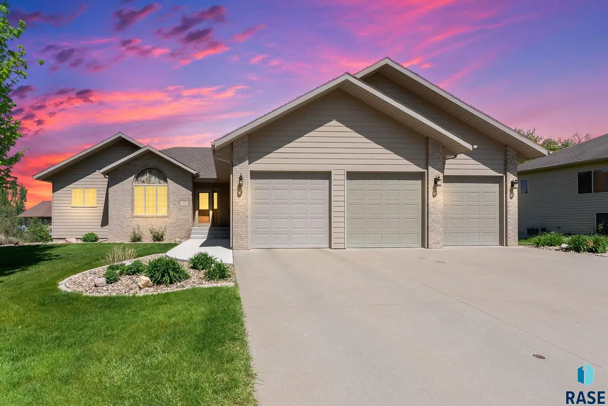 608 N Riverwood Cir, Brandon, SD 57005 - #1