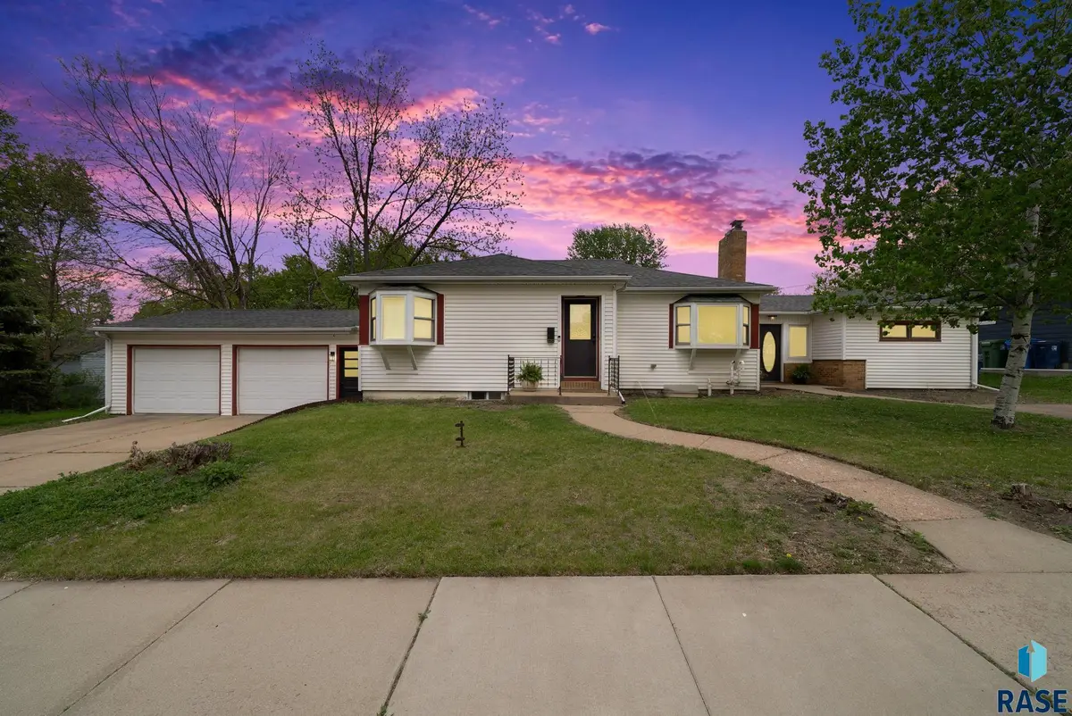 2312 S Phillips Ave, Sioux Falls, SD 57105 - #1