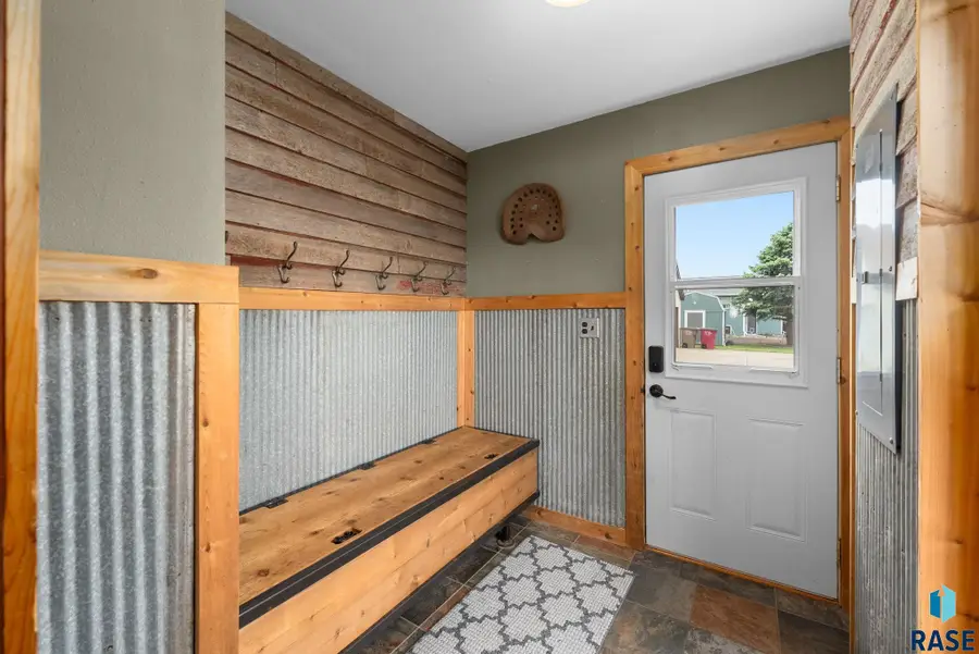 821 W 1st Ave, Lennox, SD 57039 - #2