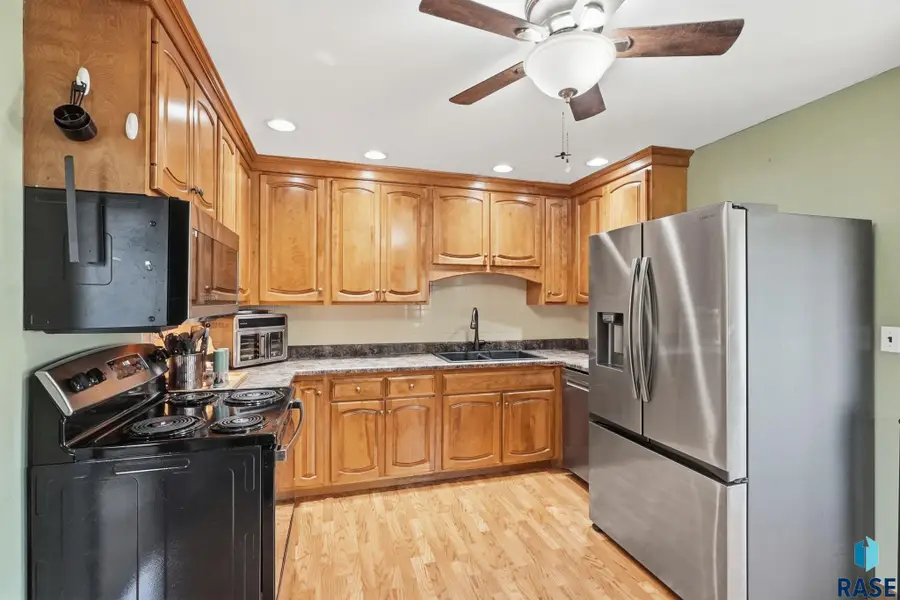 909 S Sneve Ave, Sioux Falls, SD 57103 - #3