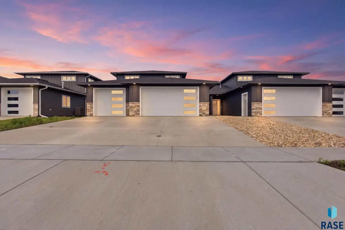 220 E Ivy Rd, Tea, SD 57064 - #1