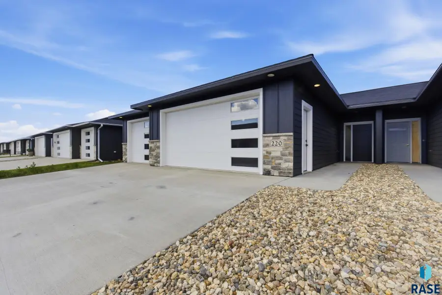 220 E Ivy Rd, Tea, SD 57064 - #2
