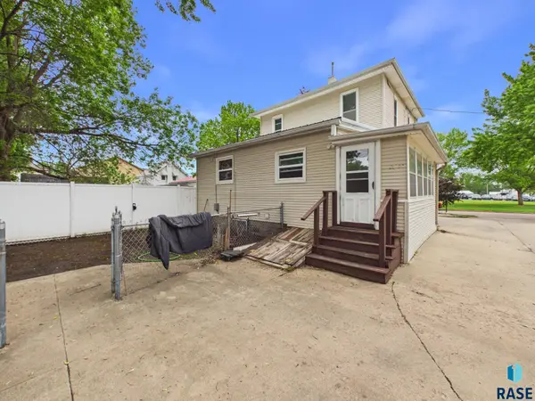 627 S 6th Ave, Sioux Falls, SD 57104