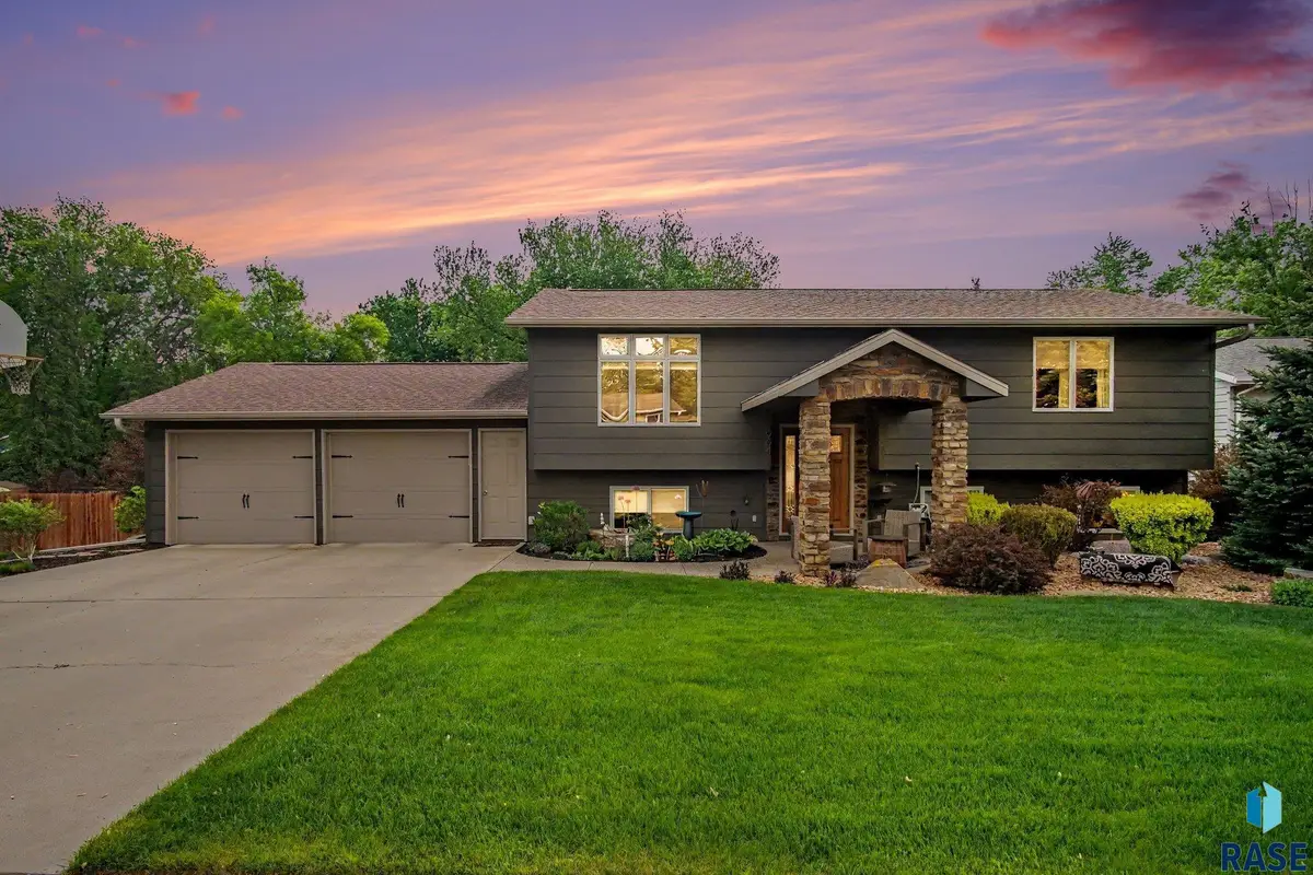 904 S Patrician Ct, Brandon, SD 57055 - #1
