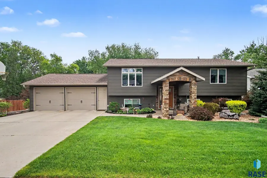 904 S Patrician Ct, Brandon, SD 57055 - #2