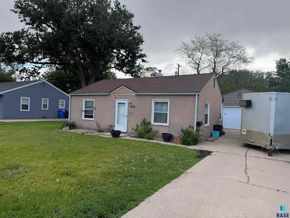 3006 S Summit Ave, Sioux Falls, SD 57105 - #1