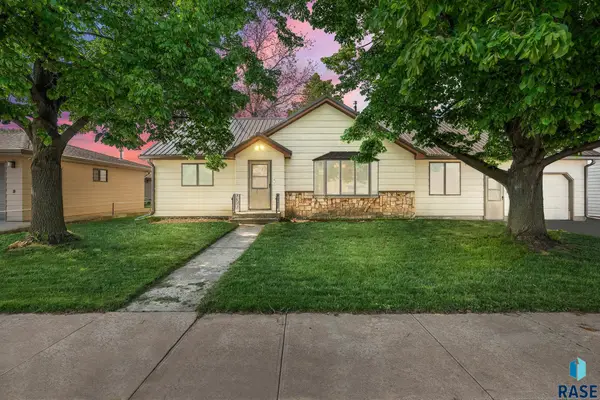 221 Essex Ave E, Salem, SD 57058
