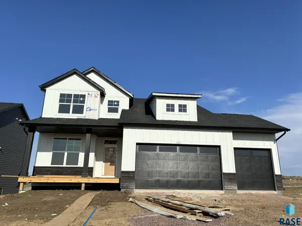 2712 S Copper Creek Ave, Sioux Falls, SD 57110