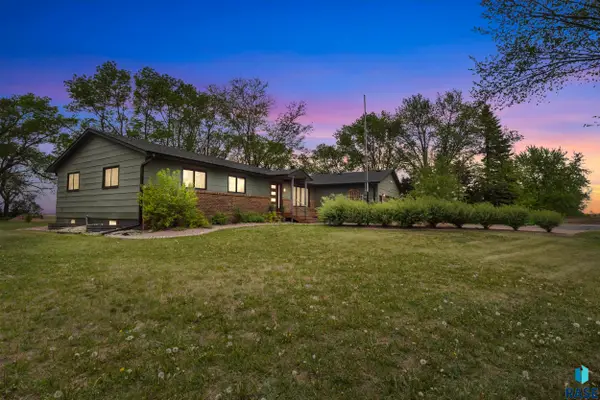 691 W Willow St, Canistota, SD 57012