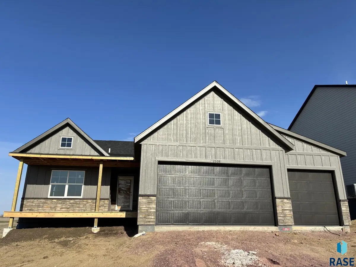 2608 S Copper Creek Ave, Sioux Falls, SD 57110 - #1