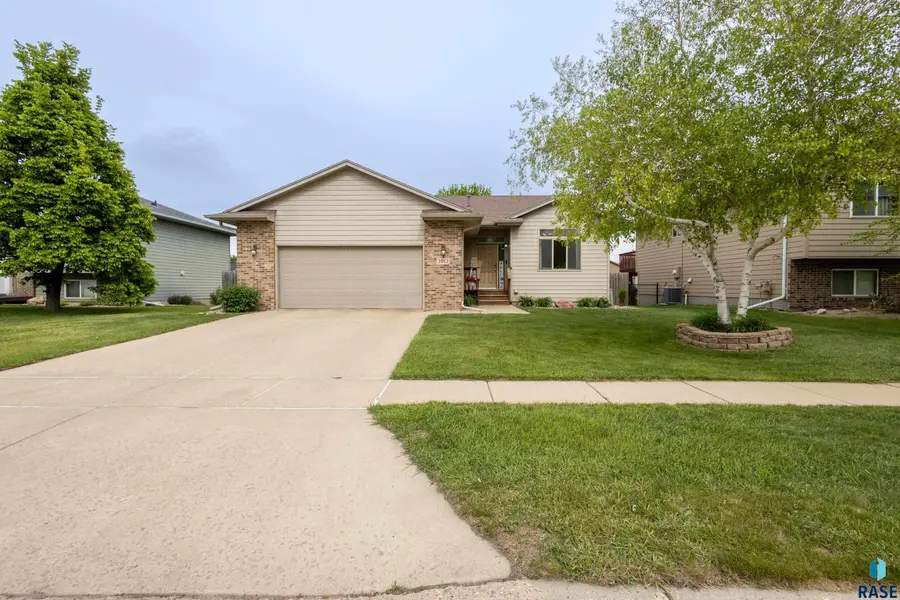 3912 S Camden Ave, Sioux Falls, SD 57106 - #3