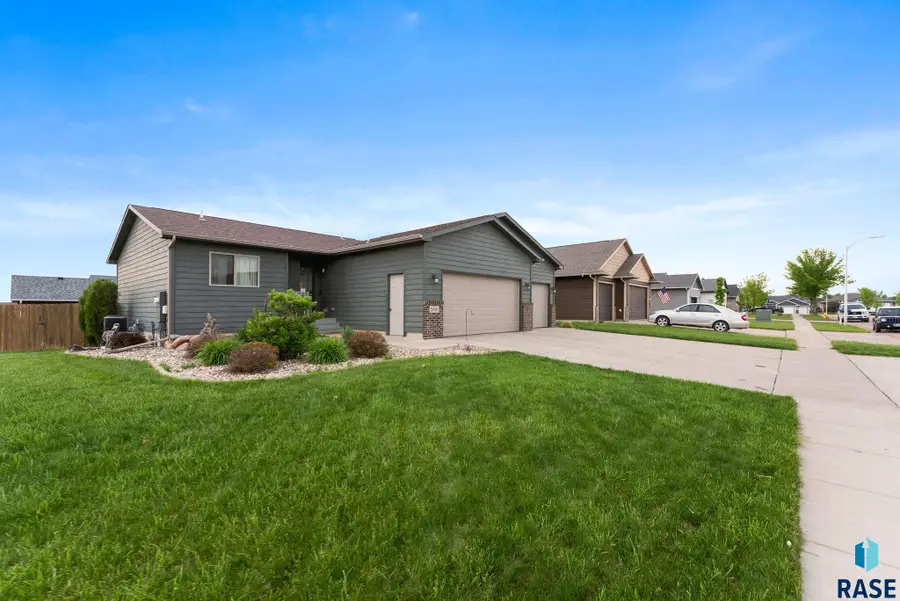 5801 N Sand Ave, Sioux Falls, SD 57104 - #2