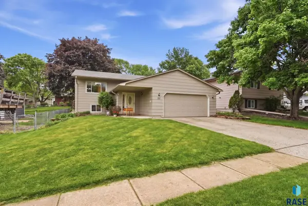 2117 S Melanie Ln Ln, Sioux Falls, SD 57103