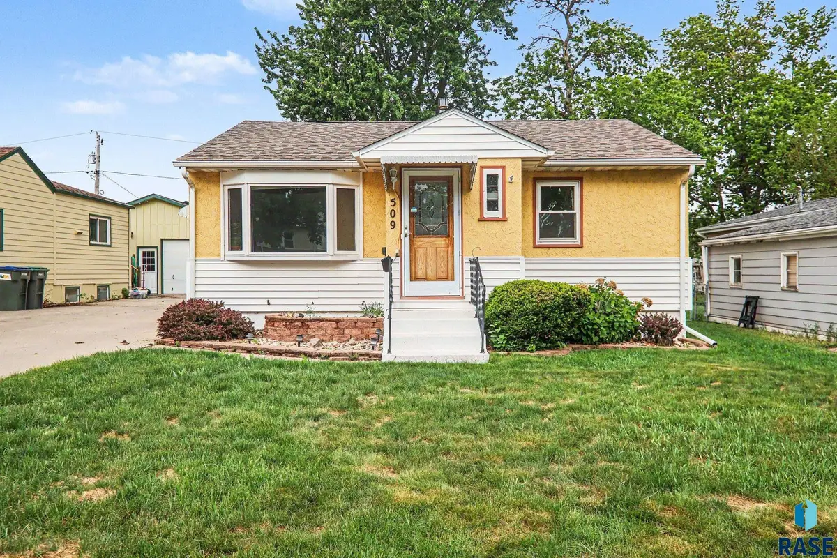 509 S Lyndale Ave, Sioux Falls, SD 57104 - #1