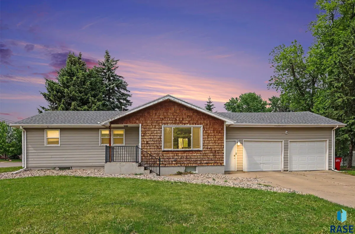 5216 W 35th St, Sioux Falls, SD 57106 - #1