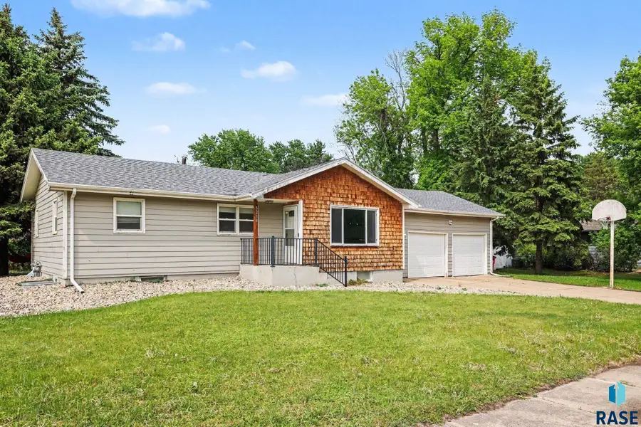 5216 W 35th St, Sioux Falls, SD 57106 - #3