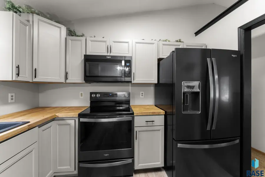 5600 W Jeanne Dr, Sioux Falls, SD 57106 - #3