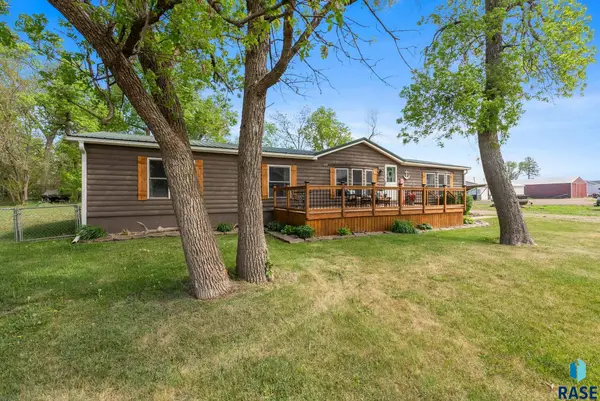 6132 Dakota Ave, Madison, SD 57042