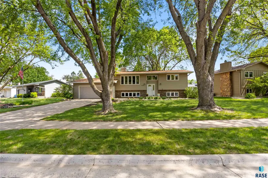 5809 W 35th St, Sioux Falls, SD 57106 - #2