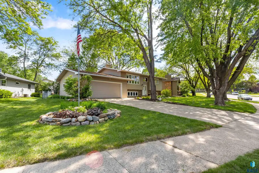 5809 W 35th St, Sioux Falls, SD 57106 - #3