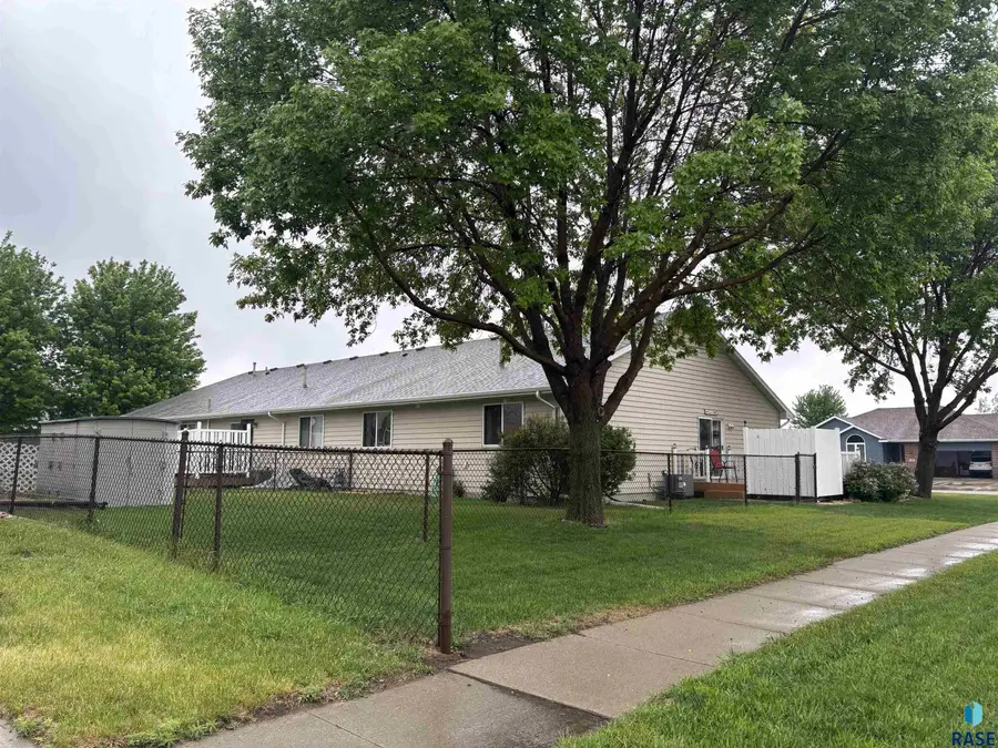 210 W Maple St, Harrisburg, SD 57032 - #3