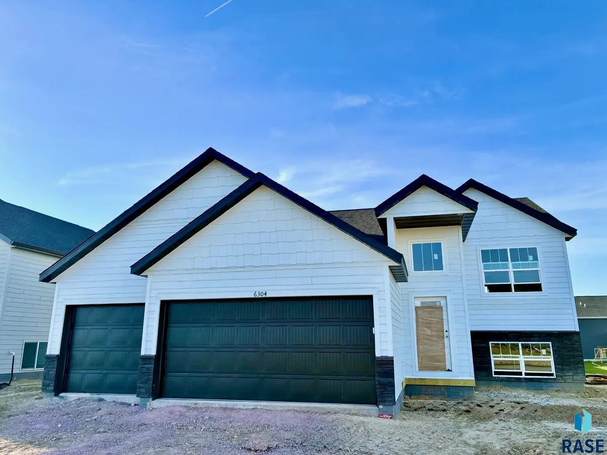 6304 W Goldberg Dr, Sioux Falls, SD 57107 - #1