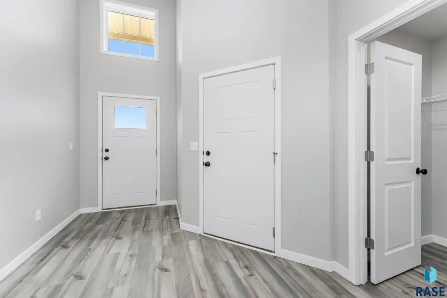 6304 W Goldberg Dr, Sioux Falls, SD 57107 - #2