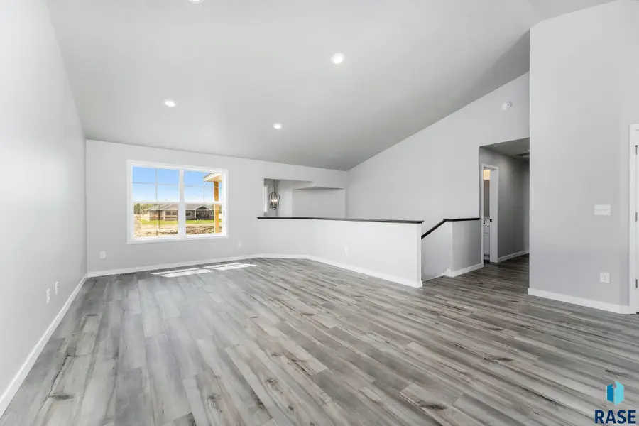 6304 W Goldberg Dr, Sioux Falls, SD 57107 - #3