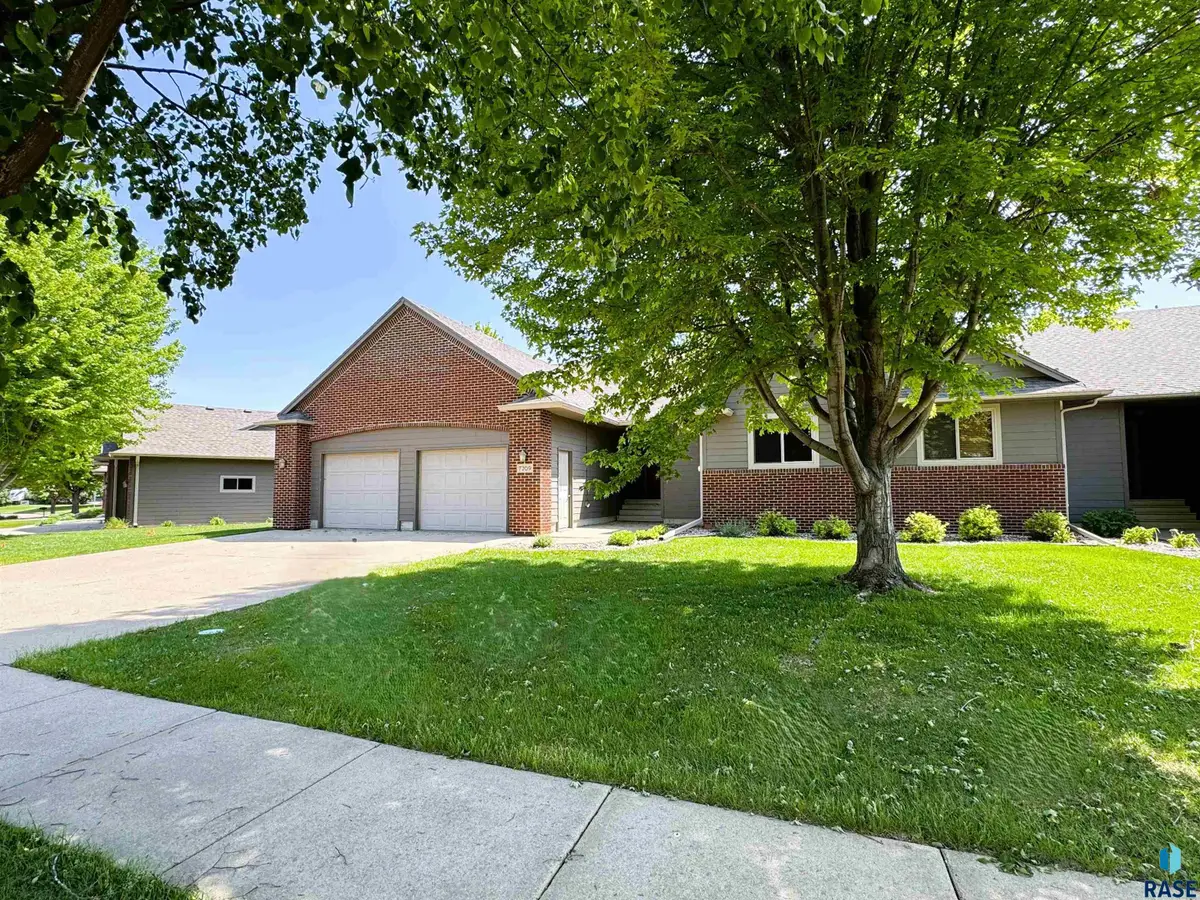 7209 W Stoney Creek St, Sioux Falls, SD 57106 - #1