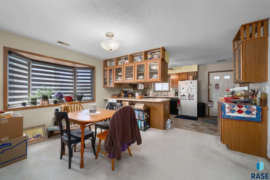 1206 S Bridgeport Pl, Sioux Falls, SD 57106 - #3