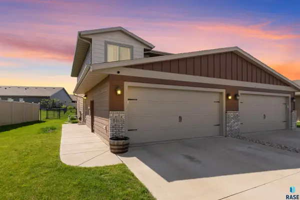 2413 S Ronsiek Ave, Sioux Falls, SD 57106