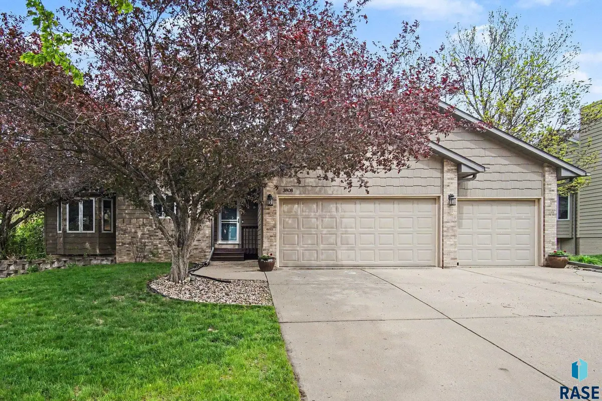 3808 S Kris Dr, Sioux Falls, SD 57103 - #1