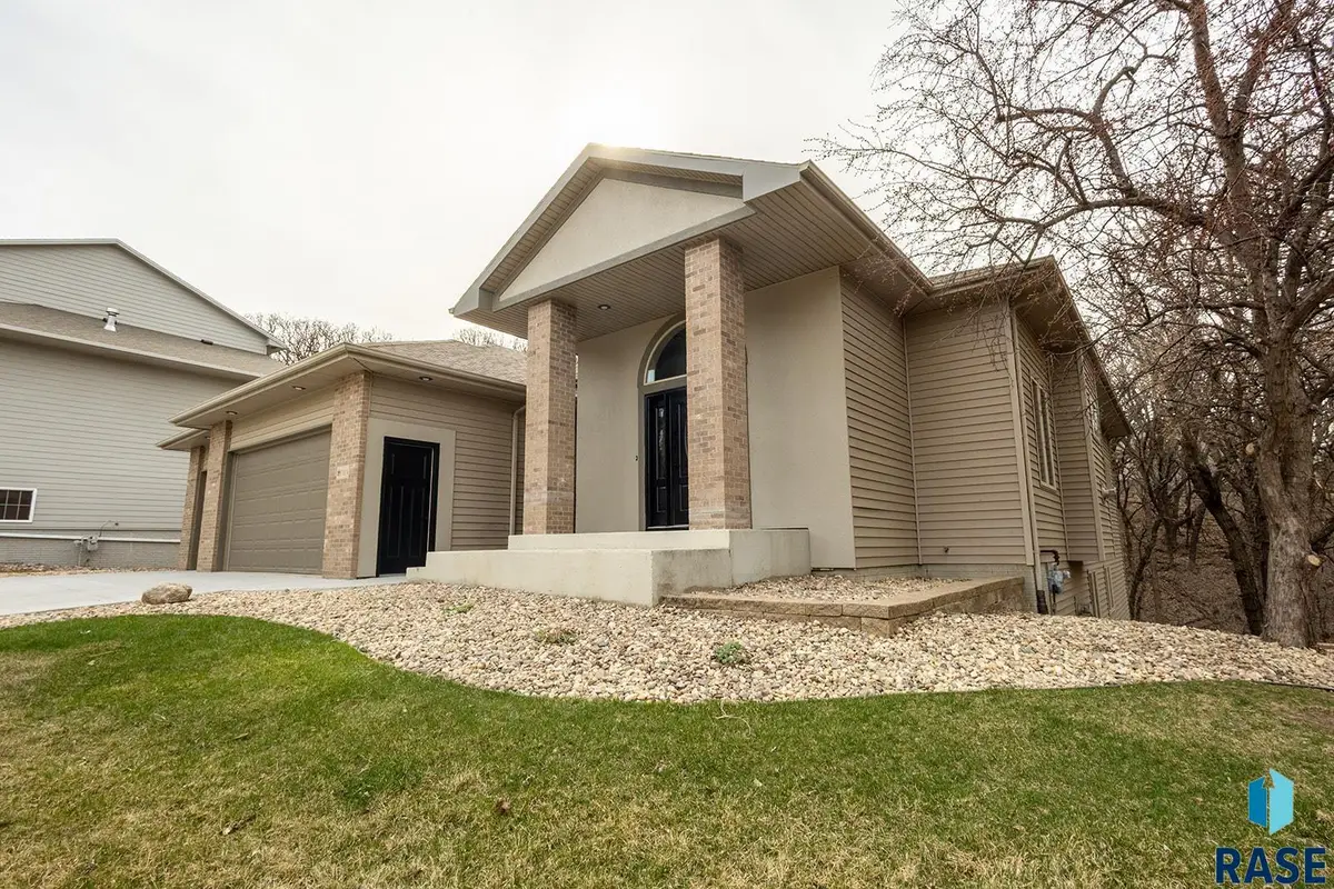 7 N Sun Valley Pl, Sioux Falls, SD 57110 - #1