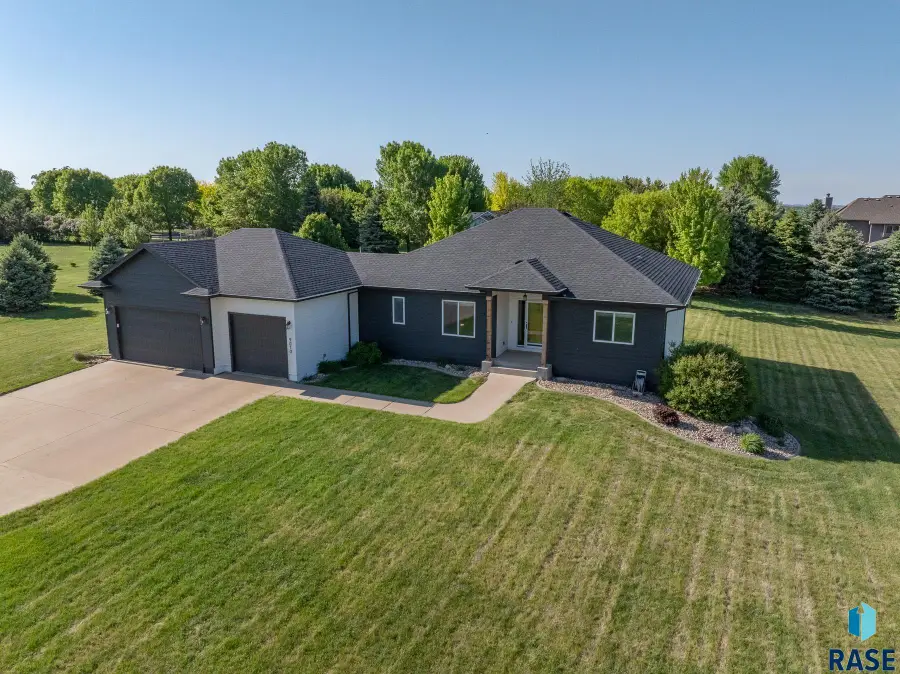 9010 E 33rd St, Sioux Falls, SD 57110 - #2