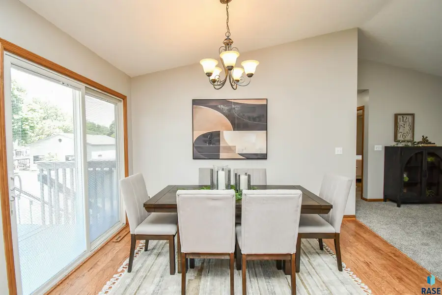 204 W Birchwood Dr, Brandon, SD 57005 - #3