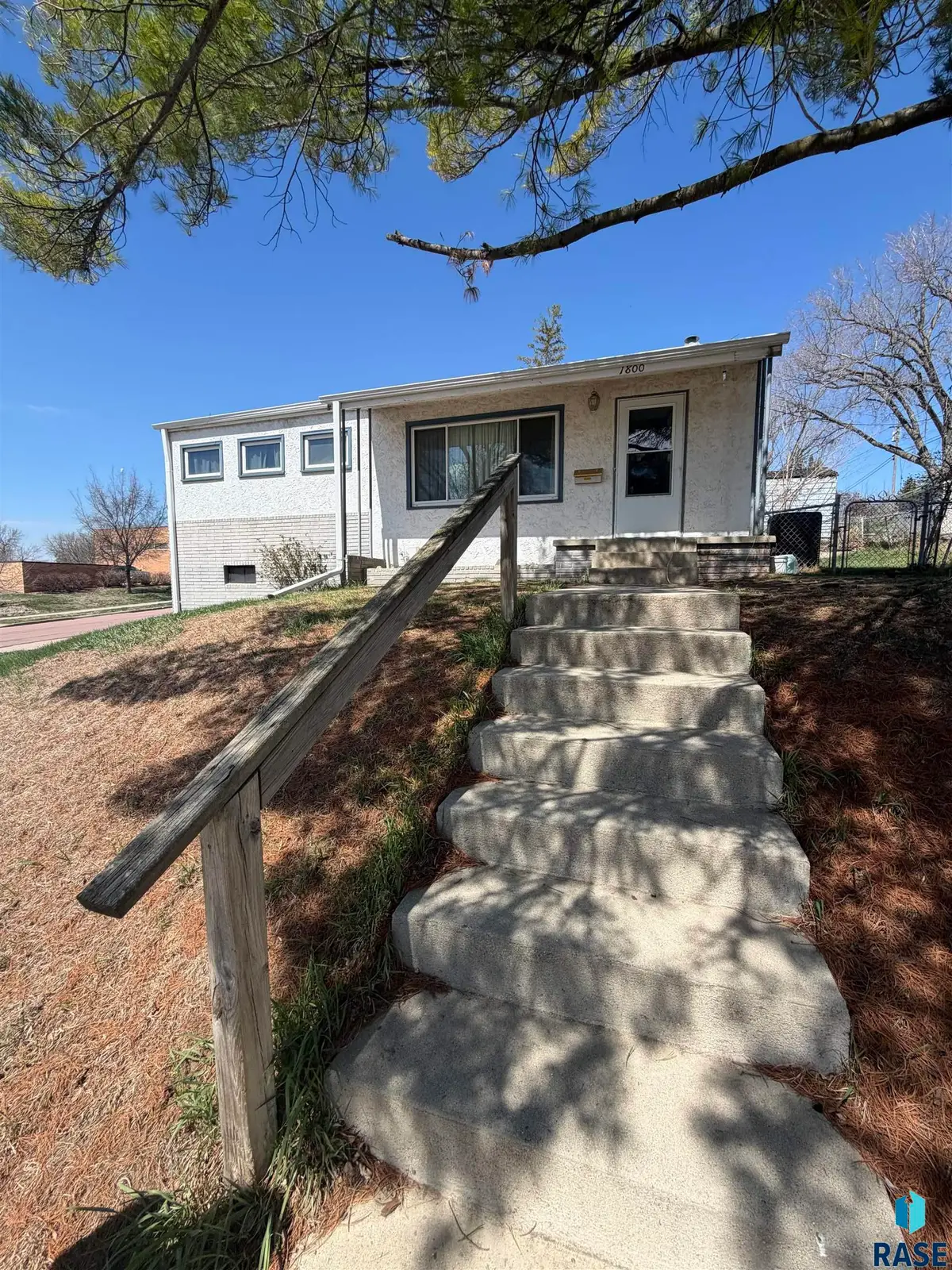 1800 E 13th St, Sioux Falls, SD 57103 - #1