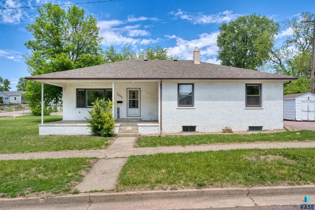 1908 E 11th St, Sioux Falls, SD 57103 - #1