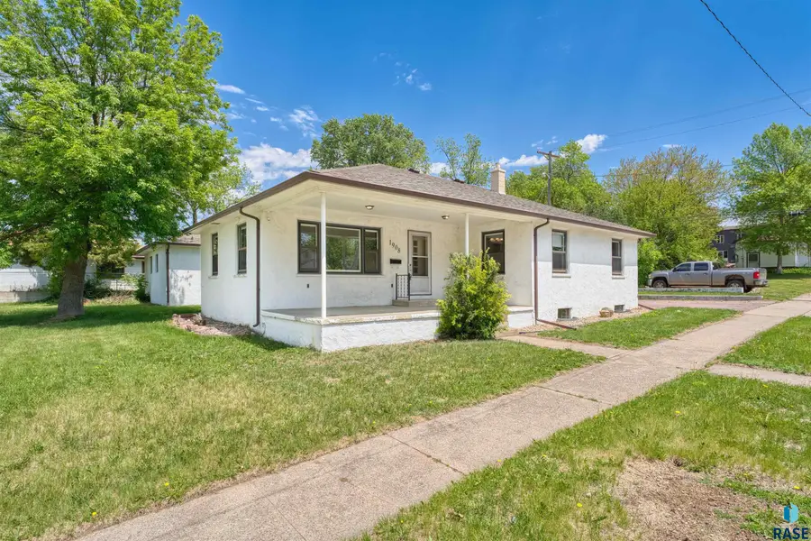 1908 E 11th St, Sioux Falls, SD 57103 - #2