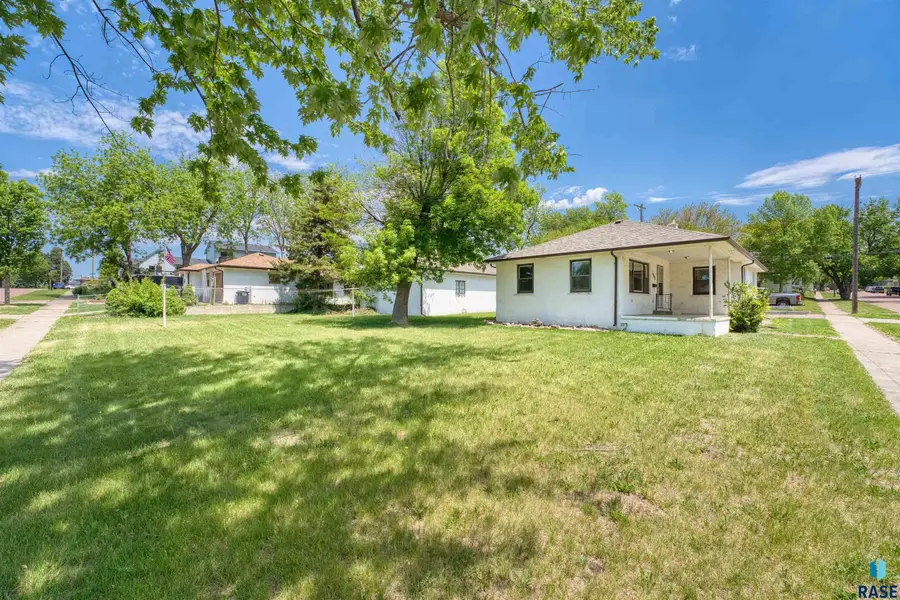1908 E 11th St, Sioux Falls, SD 57103 - #3