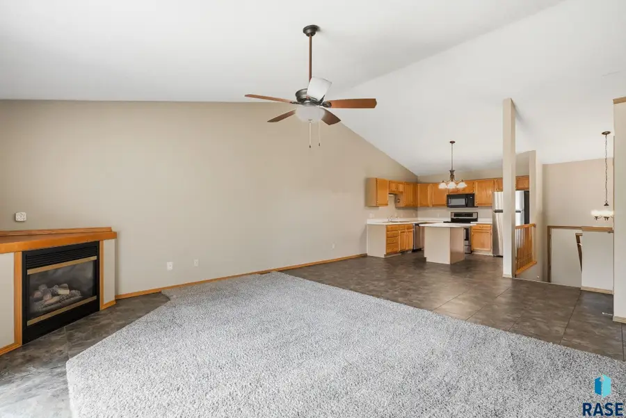 5401 W Oak St, Sioux Falls, SD 57106 - #2