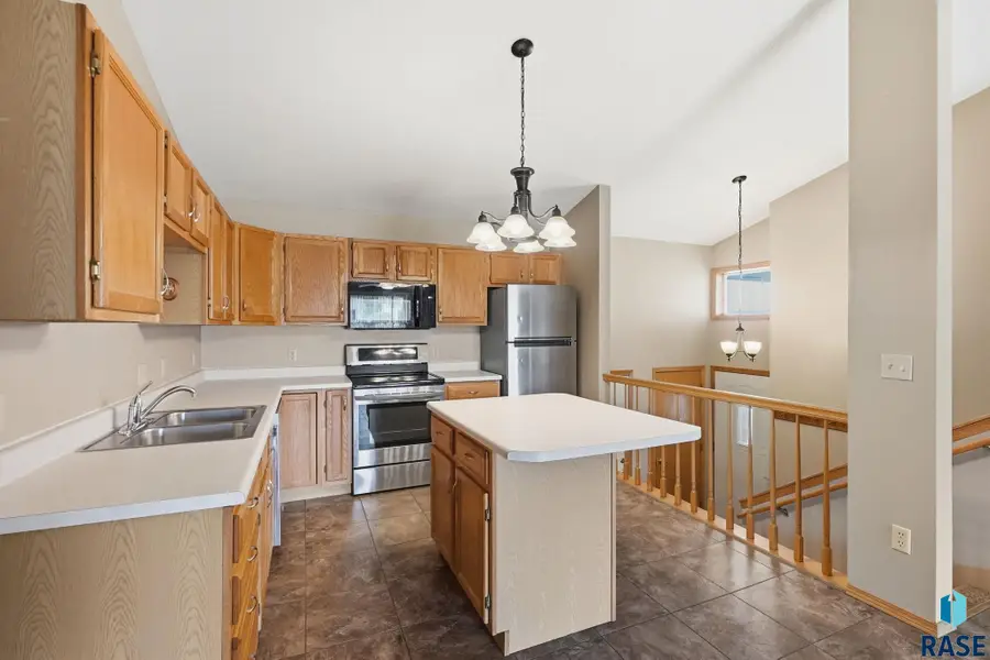 5401 W Oak St, Sioux Falls, SD 57106 - #3