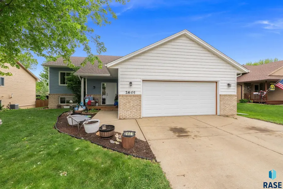2601 S Avondale Ave, Sioux Falls, SD 57110 - #2