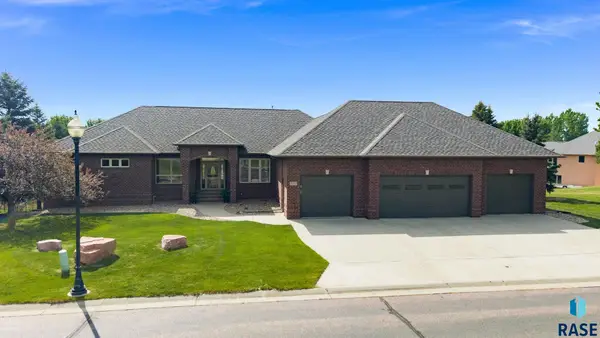 5700 S Lazy Ridge Pl, Sioux Falls, SD 57108