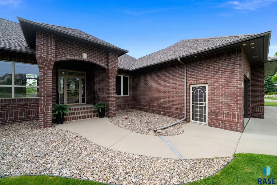 5700 S Lazy Ridge Pl, Sioux Falls, SD 57108 - #2