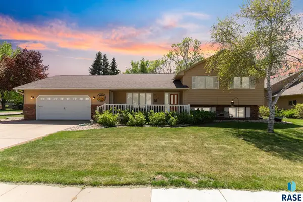 3525 S Matthew Dr, Sioux Falls, SD 57103