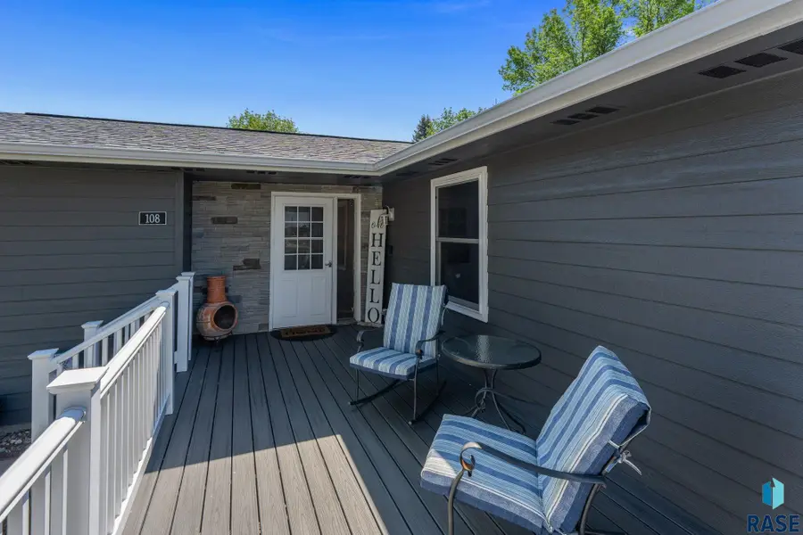 108 N Maple Ave, Brandon, SD 57005 - #3