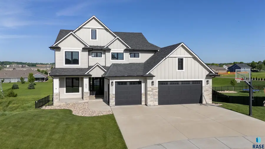 505 S Sassafras Cir, Sioux Falls, SD 57110 - #2