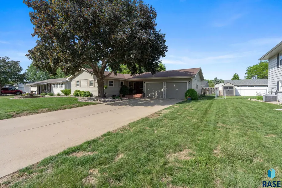 4308 S Hickory Hill Rd, Sioux Falls, SD 57103 - #3